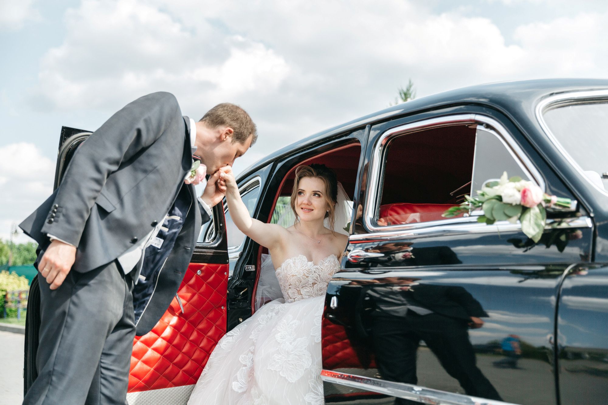 Luxury Wedding Limo Service in Nashville, TN – Elegant Chauffeured Transportation by Lets Limo